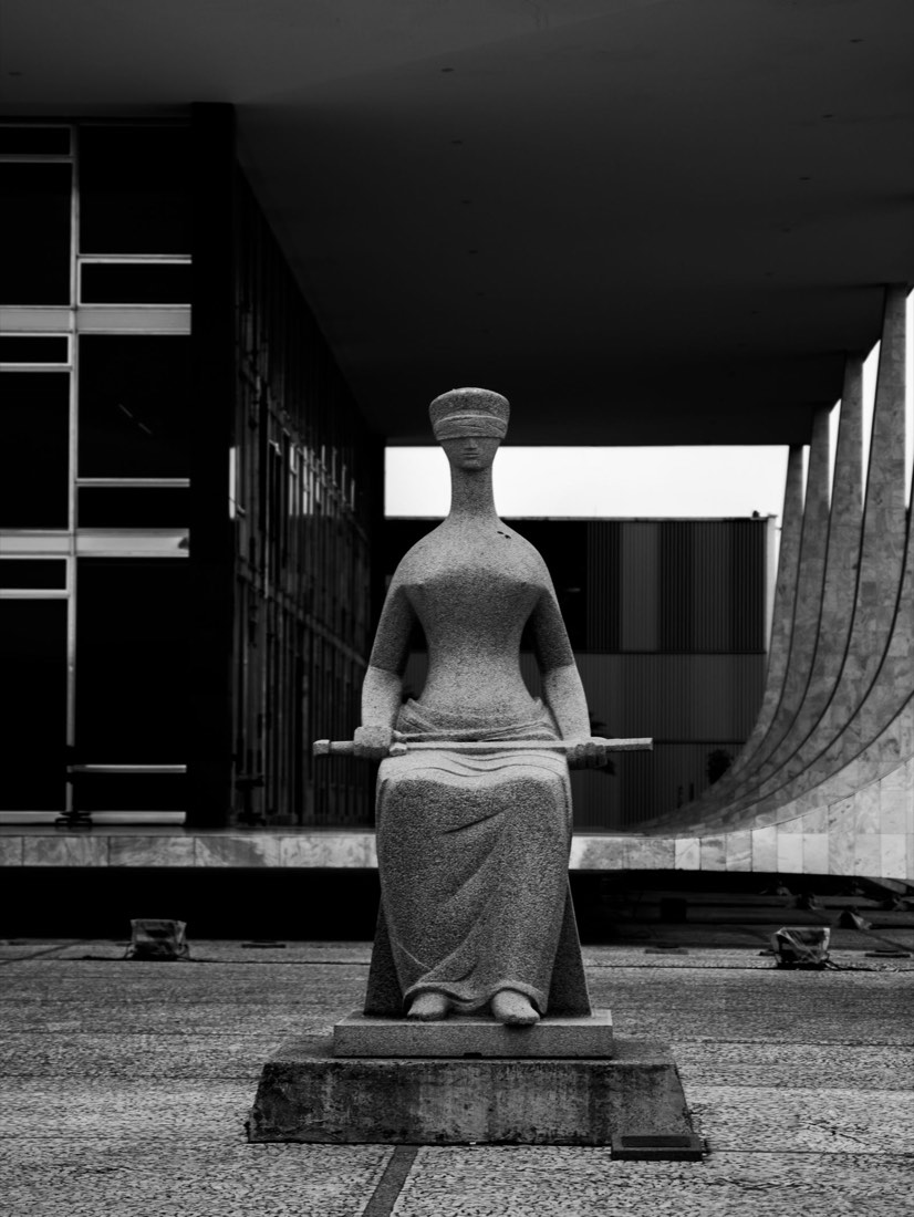 Estátua A Justiça, em frente ao Supremo Tribunal Federal